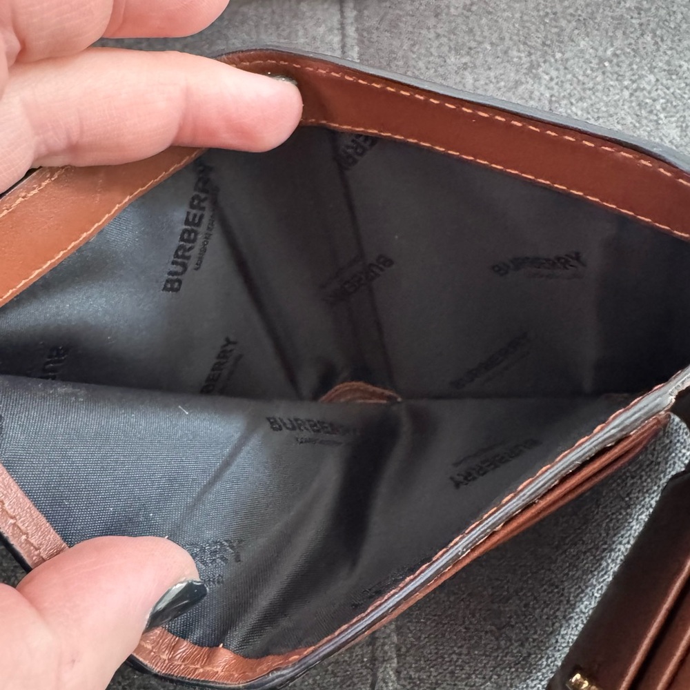 100% authentic Burberry wallet - Picture 4 of 5